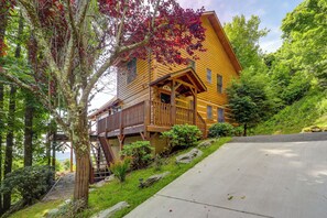 House (4 Bedrooms) | Interior - Smoky Mountain Vacation Rental w/ Large Deck! (Deep Gap)