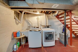 House (3 Bedrooms) | Interior - Cute Home w/ Patio ~ 7 Mi to Dtwn Pittsburgh (Pittsburgh)