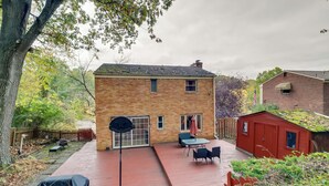 A brick house with a deck, a basketball hoop, and a red shed. - Cute Home w/ Patio ~ 7 Mi to Dtwn Pittsburgh (Pittsburgh)
