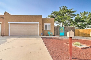 Apartment (2 Bedrooms) | Interior - Mountain-view Albuquerque Townhome w/ Patio! (Albuquerque)