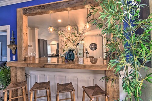 Vicksburg Home w/3 Porches, Walk to Downtown