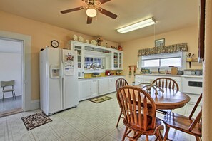 Interior - Peaceful Retreat on 1 Acre w/ Panoramic Mtn Views! (Leadore)