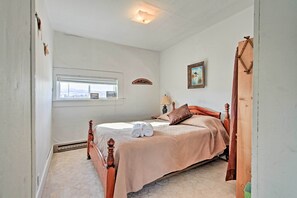 House (3 Bedrooms) | Interior - Peaceful Retreat on 1 Acre w/ Panoramic Mtn Views! (Leadore)