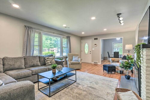 Charming Springfield Home w/ Private Backyard