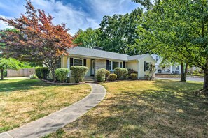 Exterior - Charming Springfield Home w/ Private Backyard (Springfield)