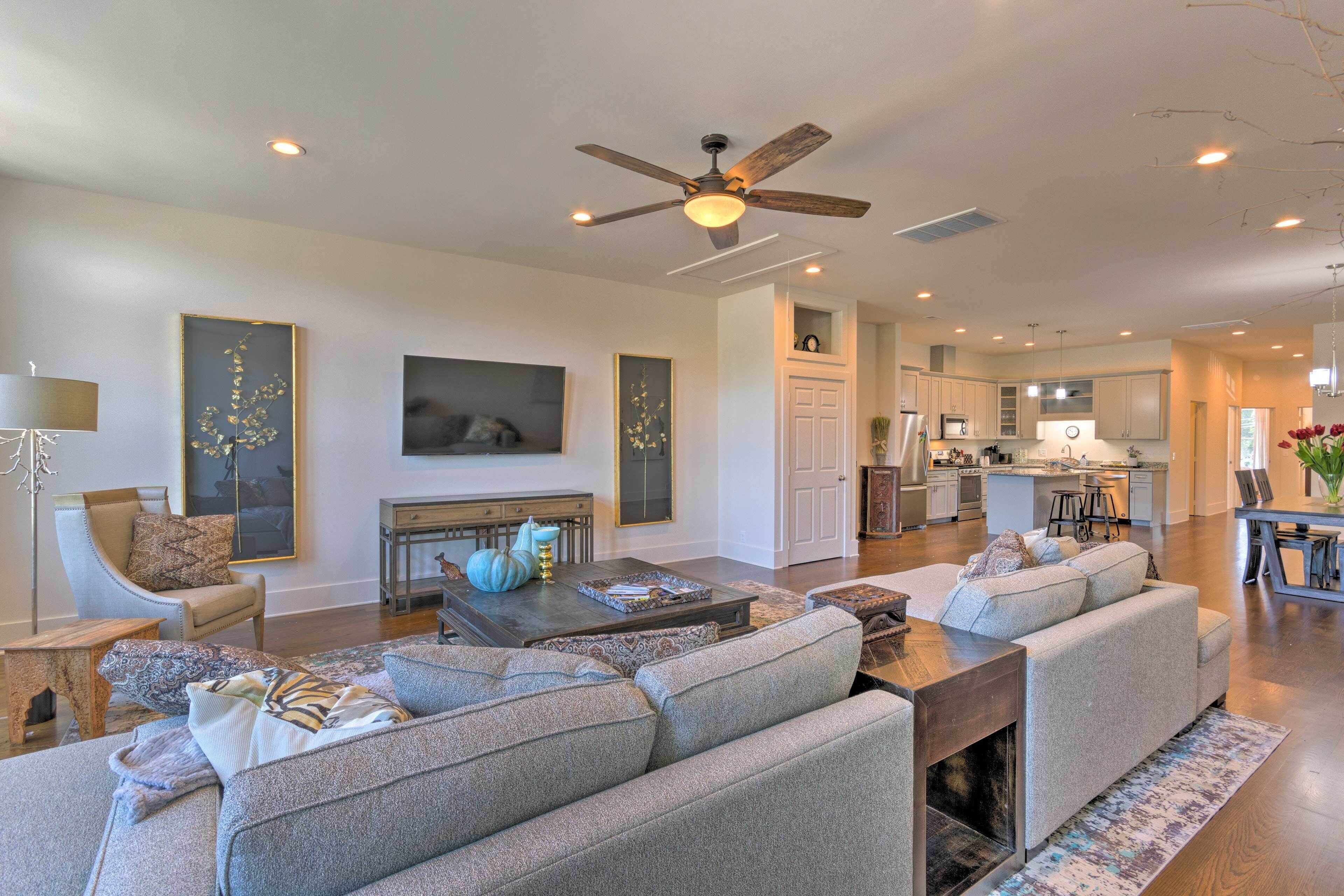 Modern Main St. Apt in Downtown Waynesville!