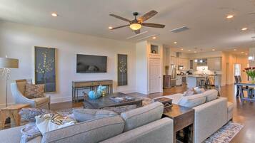 Apartment (2 Bedrooms) | Front of property