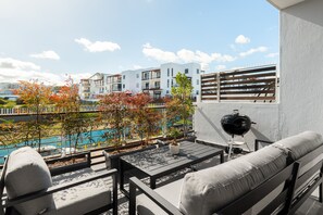 Exclusive Apartment | Balcony - Eden on The Bay 134 (Cape Town)