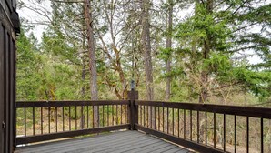 A wooden deck with a railing overlooking a forested area. - Peaceful Applegate River Valley Sanctuary! (Grants Pass)