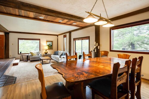 Peaceful Applegate River Valley Sanctuary!