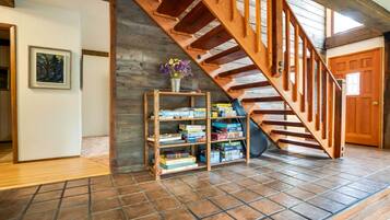 المنشأة من الداخل