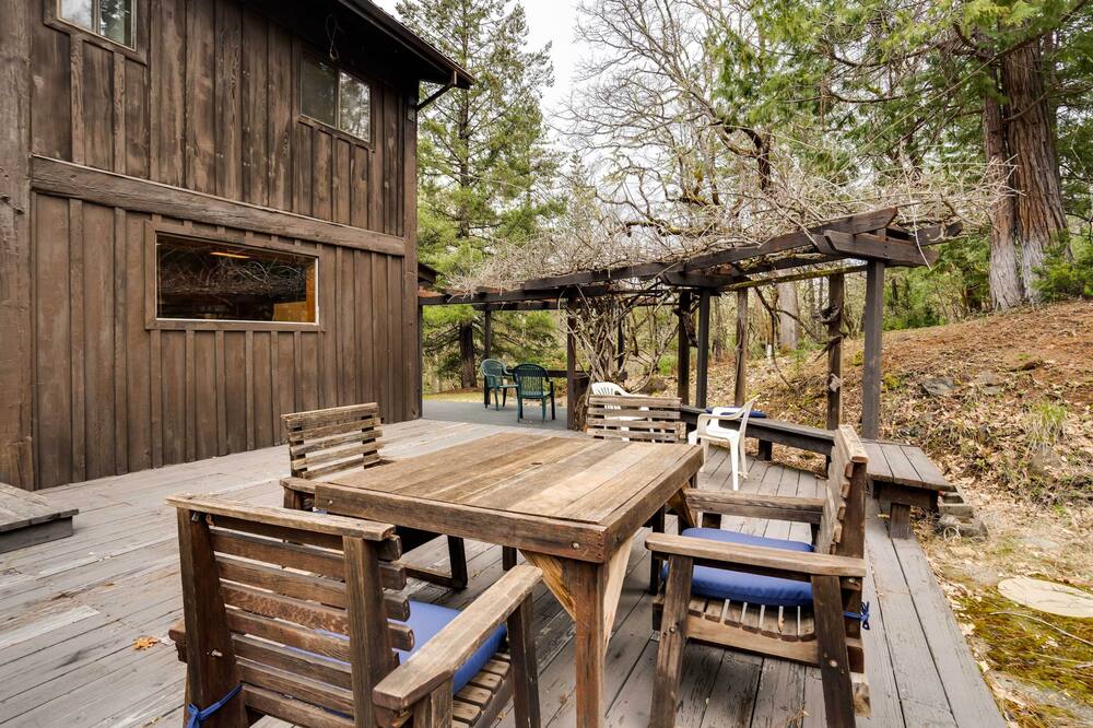 Peaceful Applegate River Valley Sanctuary! - Santiam, OR