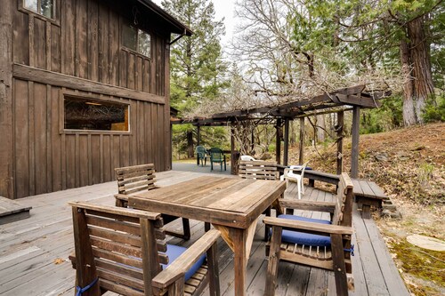 Peaceful Applegate River Valley Sanctuary!