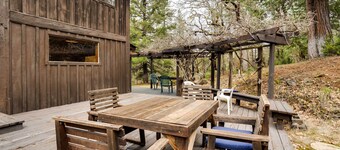 Peaceful Applegate River Valley Sanctuary!