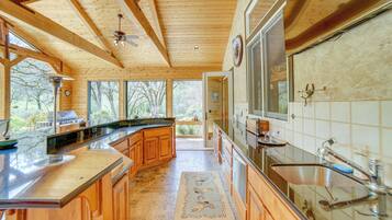 Microwave, oven, kompor, dan mesin pencuci piring