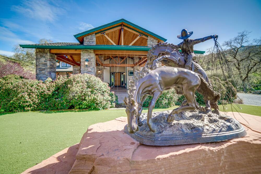 Stunning Hopland Vacation Rental w/ Pool & Hot Tub