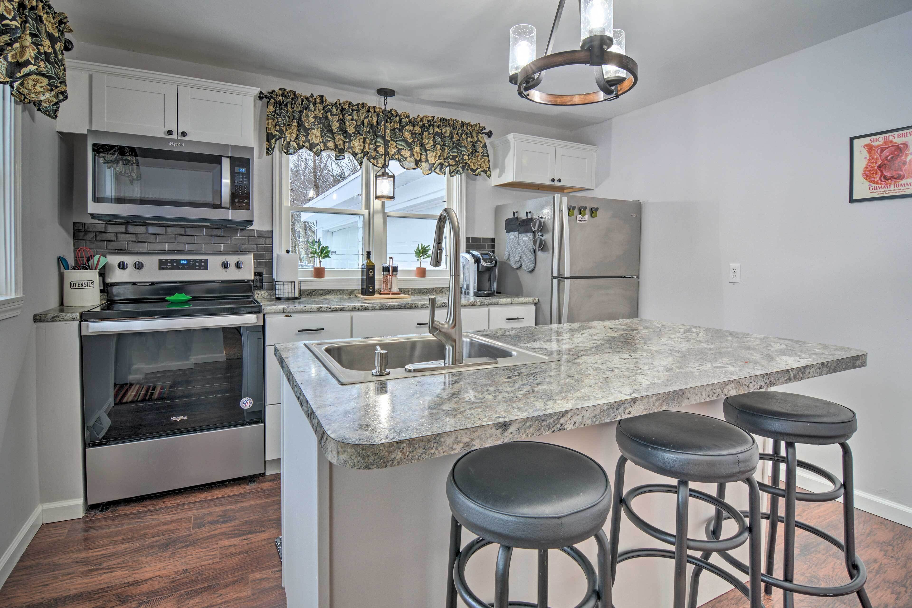 Bellaire Home w/ Yard ~ 4 Miles to Torch Lake