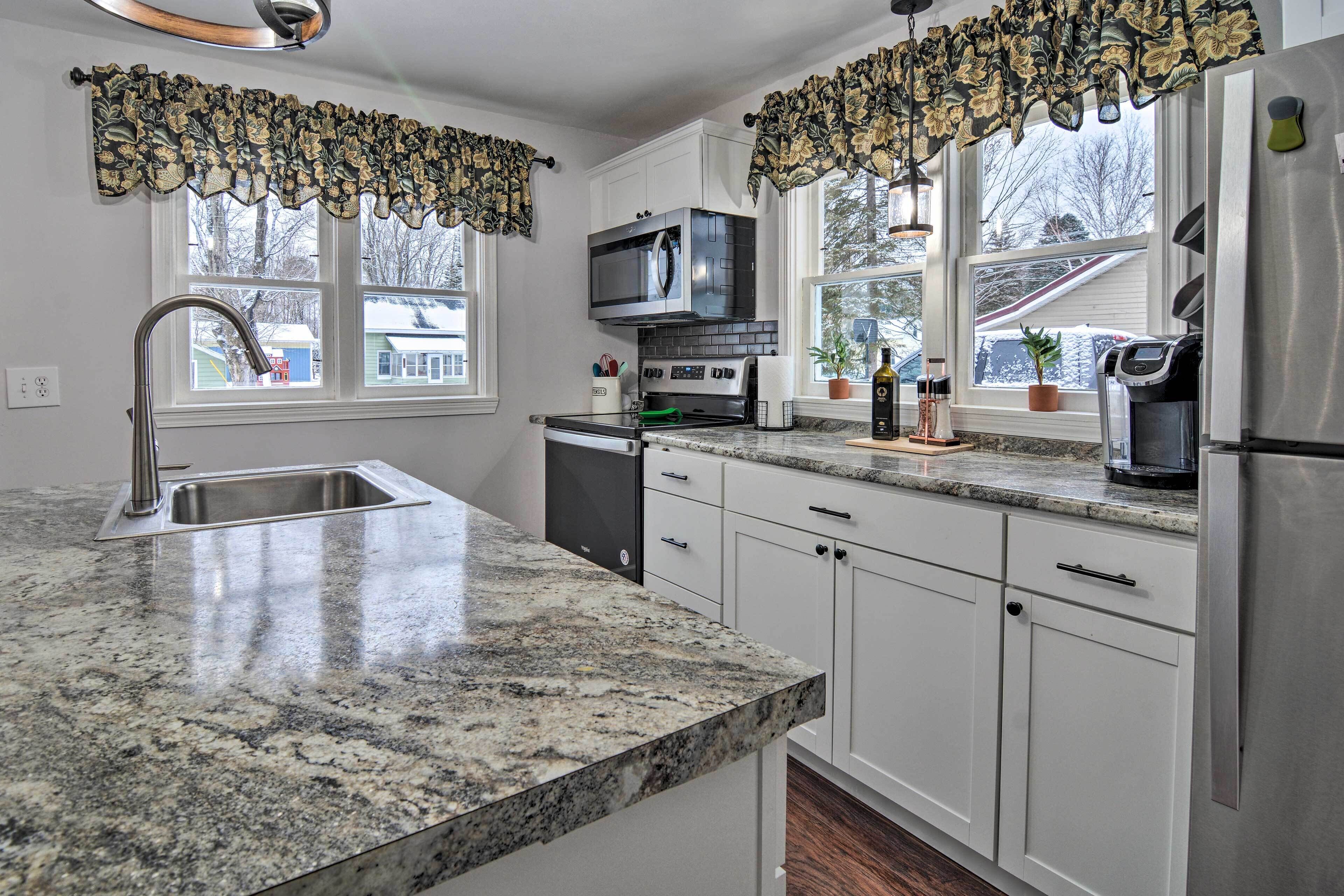 Bellaire Home w/ Yard ~ 4 Miles to Torch Lake