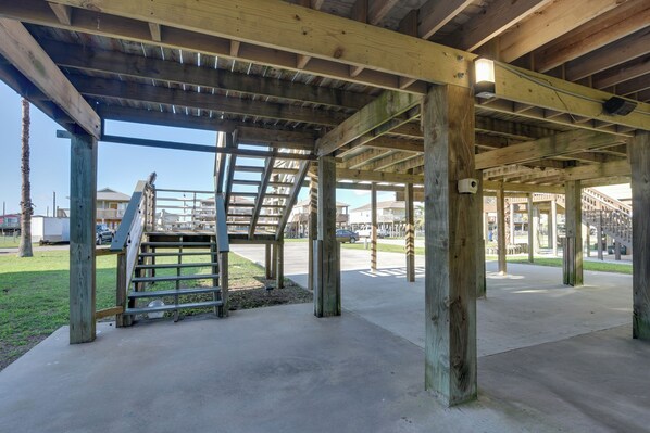 House (3 Bedrooms) | Interior - Walk to Shore & Restaurants: Surfside Beach Home! (Freeport)
