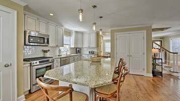 House (4 Bedrooms) | Interior