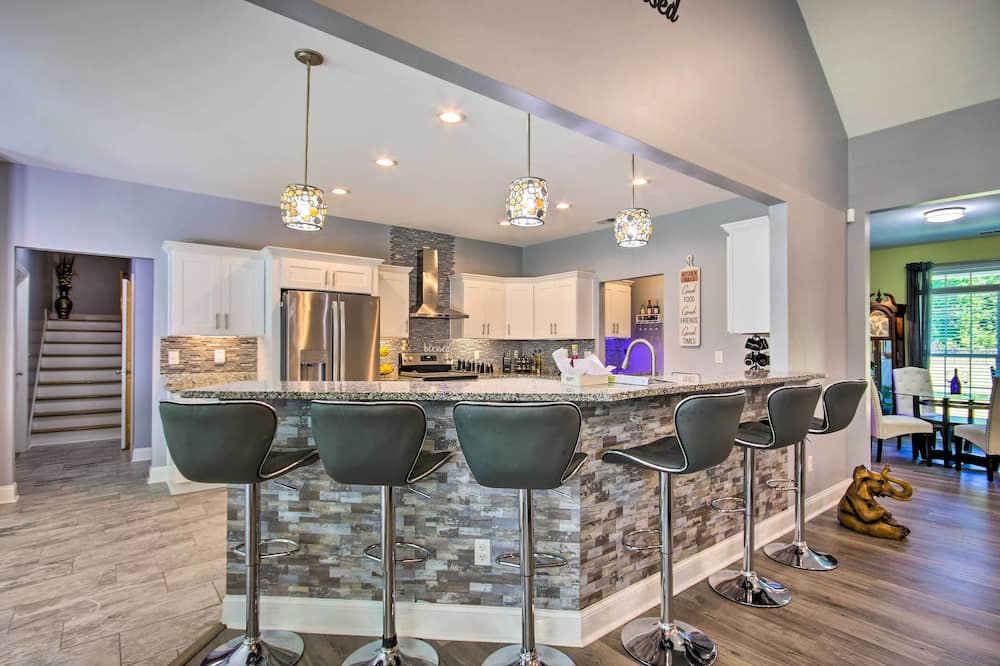 Bright Hopkins Home w/ Game Room & Fire Pit! - South Carolina