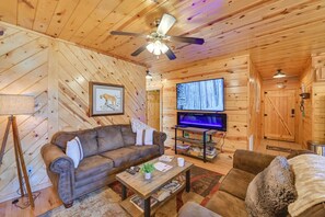 House (3 Bedrooms) | Interior - Secluded Retreat: Bbq, Lawn Games, & Fire Pit! (Beattyville)
