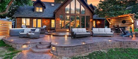 House (5 Bedrooms) | Interior