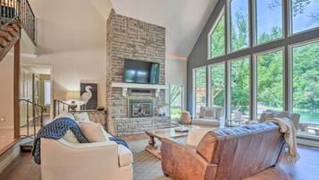 House (5 Bedrooms) | Interior