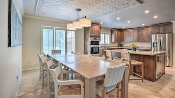 House (5 Bedrooms) | Interior