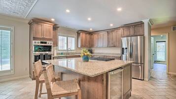 House (5 Bedrooms) | Interior