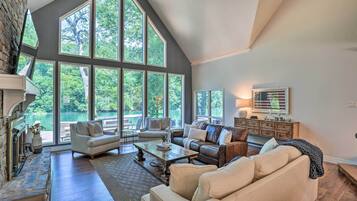 House (5 Bedrooms) | Interior