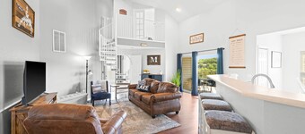 Condo in Lakefront Resort w/ Boat Launch & Pool!