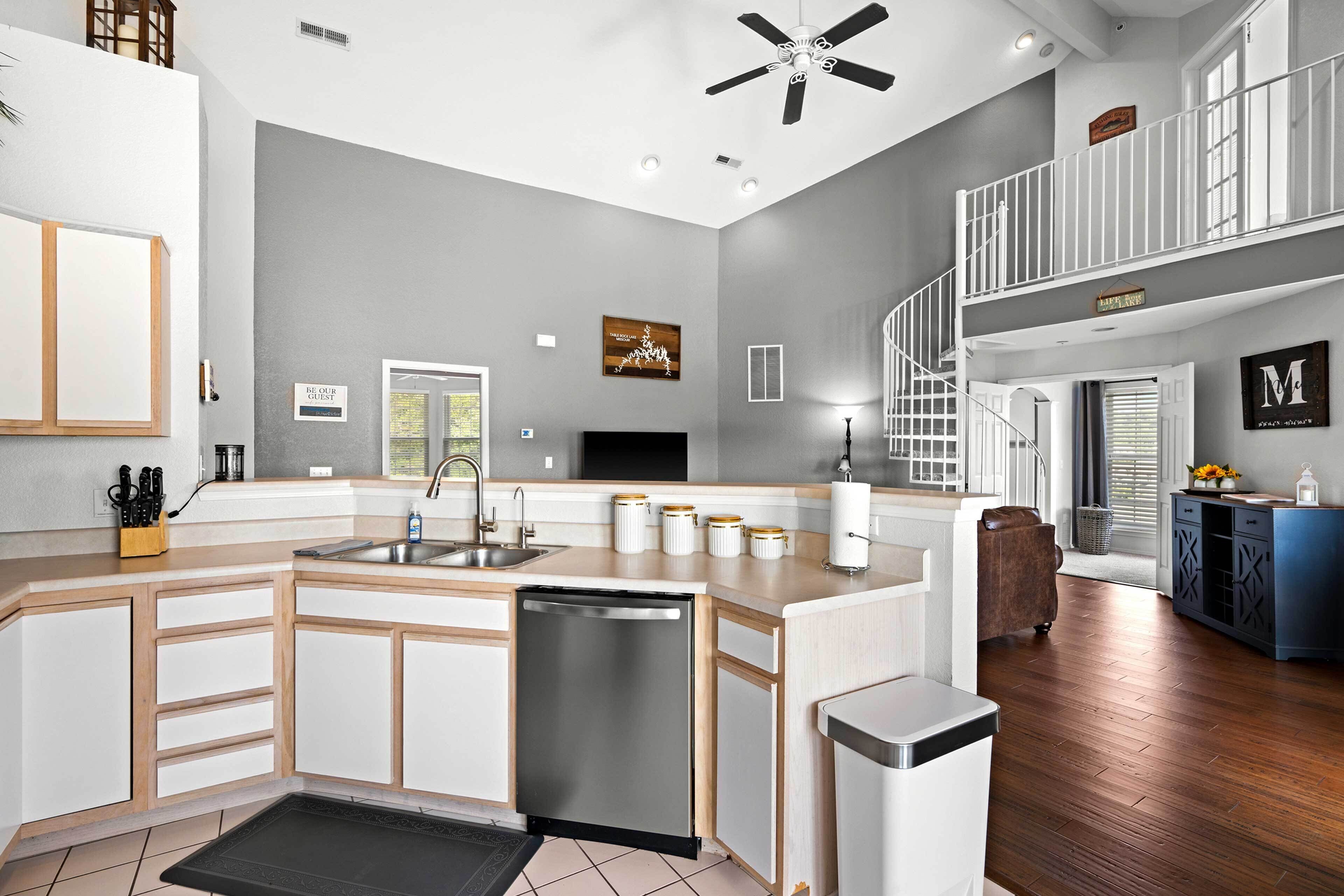 Condo in Lakefront Resort w/ Boat Launch & Pool!