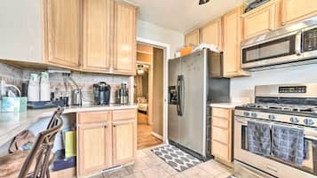 House (3 Bedrooms) | Private kitchen | Microwave, oven, stovetop, dishwasher