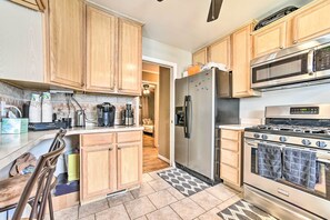 House (3 Bedrooms) | Private kitchen | Microwave, oven, stovetop, dishwasher - Detroit Home w/ Pool & Yard, 15 Mi to Downtown! (Redford)