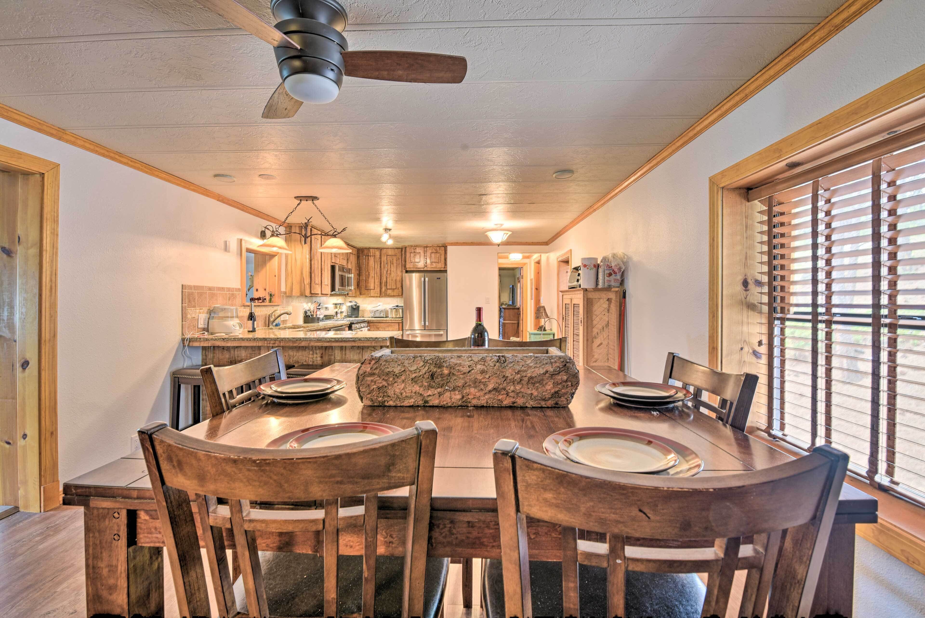 Cabin in the Woods 6 Mi to Angel Fire Resort!