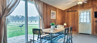 Cozy Franconia Cottage w/ Community Pool & Hot Tub