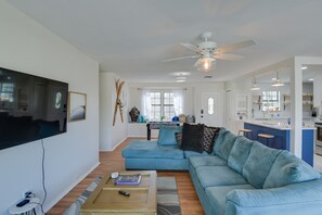 TV - Waterfront Granbury Home: Easy Lake Access! (Granbury)