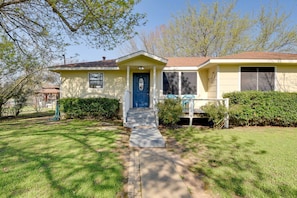 Interior - Waterfront Granbury Home: Easy Lake Access! (Granbury)