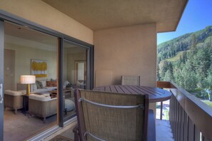 Outdoor dining - Updated Ski in/Ski Out Condo - Corner Unit - Two Decks - Awesome Slope Views (Durango)