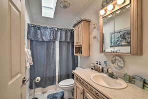 House (3 Bedrooms) | Bathroom