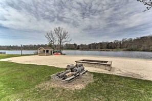 Beach - Welcoming Poconos Retreat w/ Deck & Pool Access (Tobyhanna)
