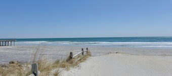 North Wildwood Condo w/ Pool, Walk to Boardwalk!