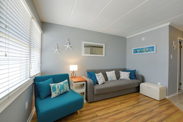 North Wildwood Condo W/ Pool, Walk To Boardwalk! - Surfside Pier, Wildwood