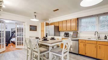 House (4 Bedrooms) | Interior