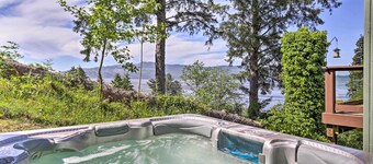 Luxe Coastal Haven w/ Bay Views & Hot Tub