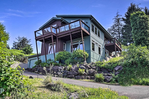 House (4 Bedrooms) | Front of property