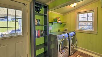 Cottage (2 Bedrooms) | Interior