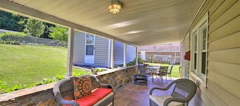 Cozy Damascus Cottage w/ Porch & Trail Access!