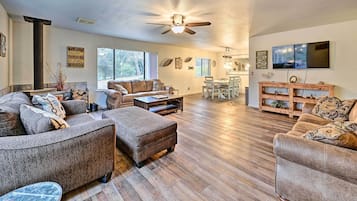 House (4 Bedrooms) | Front of property